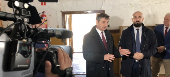 Marszałek Sejmu Marek Kuchciński pomoże w odbudowie zrujnowanego budynku świetlicy w Jankowcach (FOTO)