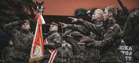 Terytorialsi złożyli przysięgę w Lesku. 53 ochotników w tym 13 kobiet (FOTORELACJA)
