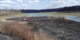 BIESZCZADY: W Rajskiem spłonęło ponad 2 hektary traw. Prawdopodobne podpalenie zgłoszono na policję (ZDJĘCIA)